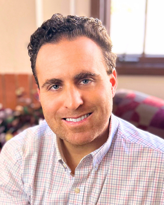 Dr. Max Dula portrait photo, Holistic Physician and Digestive Functional Medicine